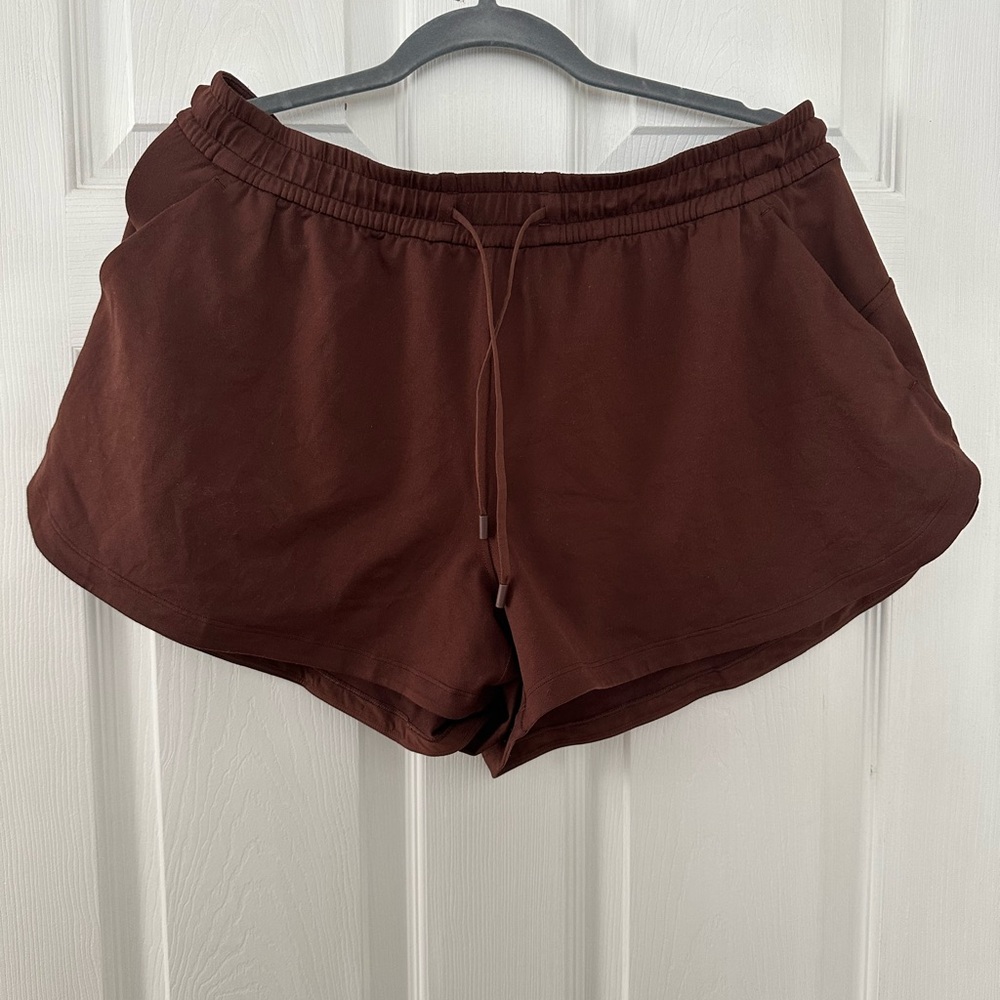 Lululemon jersey soft Java shorts